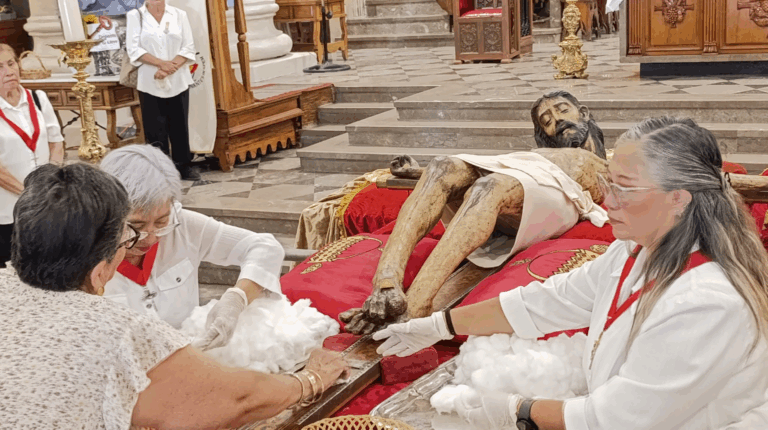 En Saltillo, regresa Santo Cristo a su Capilla