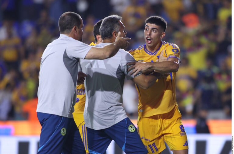 Entre broncas acabó el Tigres-América