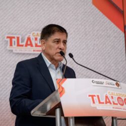 Entrega Javier Díaz a Galardón Tláloc Bomberos de Saltillo10
