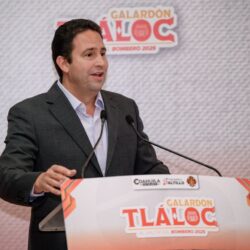 Entrega Javier Díaz a Galardón Tláloc Bomberos de Saltillo4