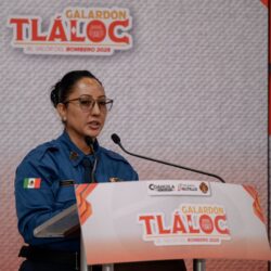 Entrega Javier Díaz a Galardón Tláloc Bomberos de Saltillo5