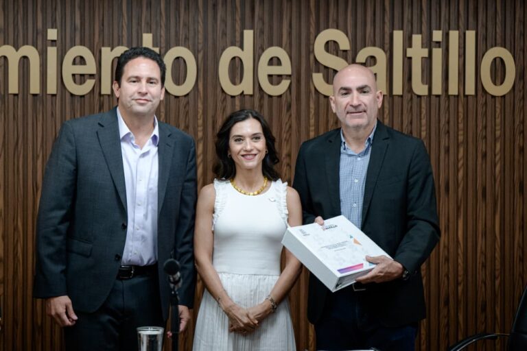 Entrega Tesorera de Saltillo anteproyecto de Ingresos y Egresos 2026