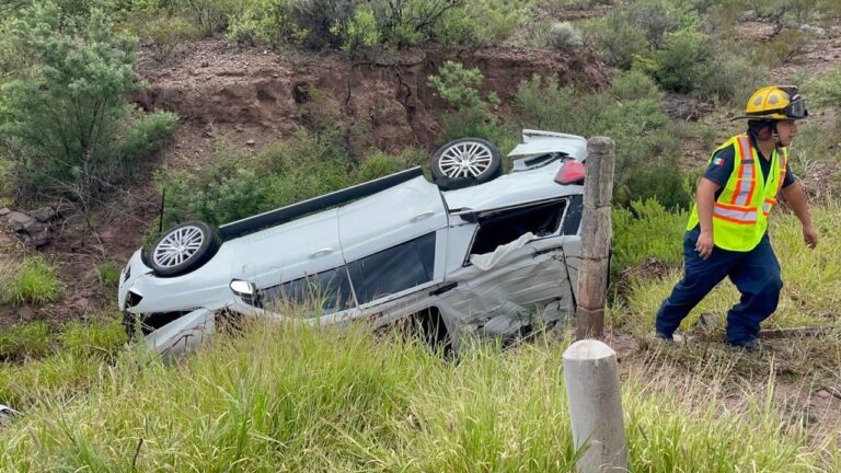 Sufre accidente vehicular esposa del alcalde de Ramos y cinco funcionarios; los reportan fuera de peligro