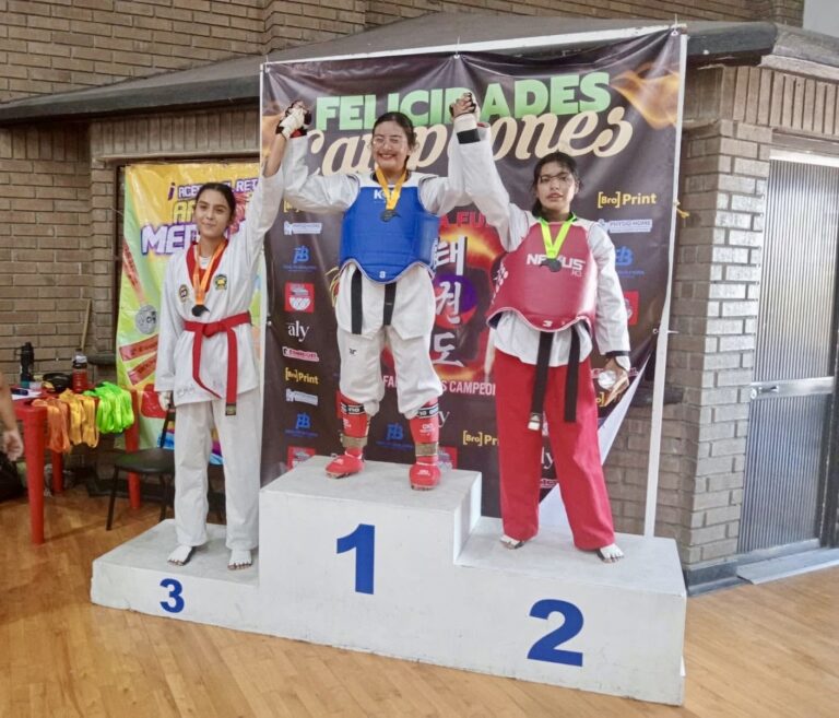 Estudiantes de la UTC triunfan en torneo estatal de Taekwondo