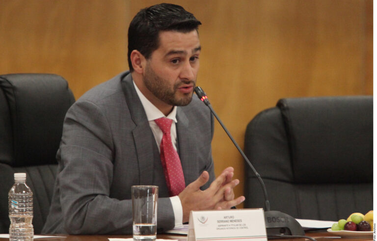 La FGR remueve a su propio contralor por corrupción