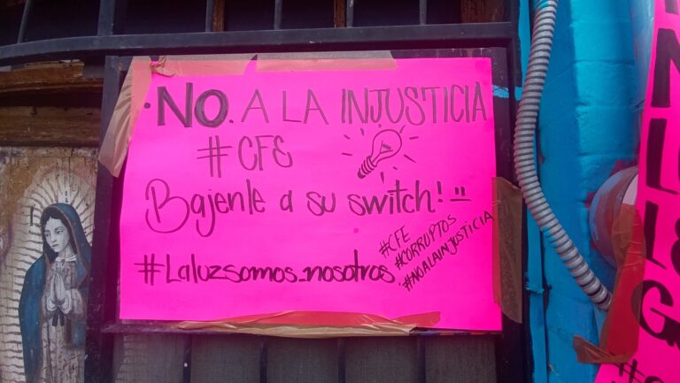 Protesta restaurante Las Delicias de mi General en Saltillo contra CFE