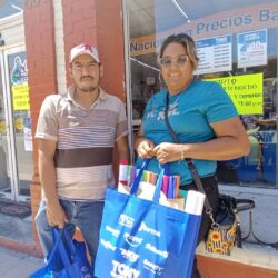 Realizan familias saltillenses compras de pánico ante regreso a clases2
