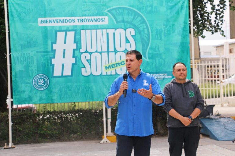 Rector de la UAdeC da la bienvenida a las y los alumnos de la Facultad de Mercadotecnia