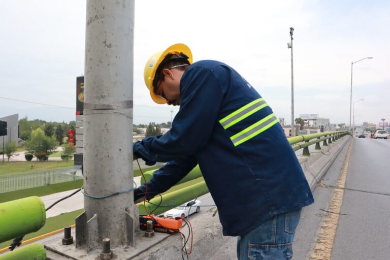 Repara Saltillo luminarias en bulevar Venustiano Carranza