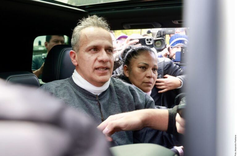 Sale Israel Vallarta del penal del Altiplano