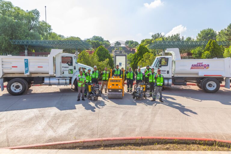 Saltillo refuerza labores de bacheo con la compra de camiones y equipo