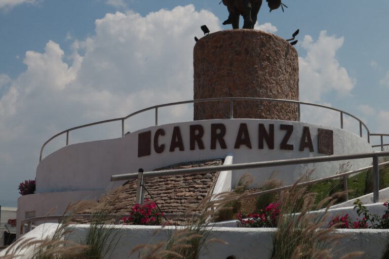 Sigue embellecimiento a Monumento de Venustiano Carranza