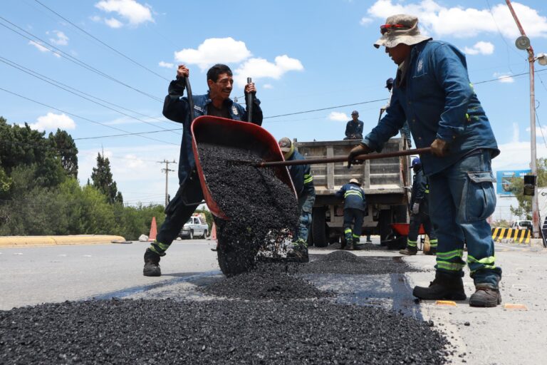 Siguen acciones de bacheo en Saltillo