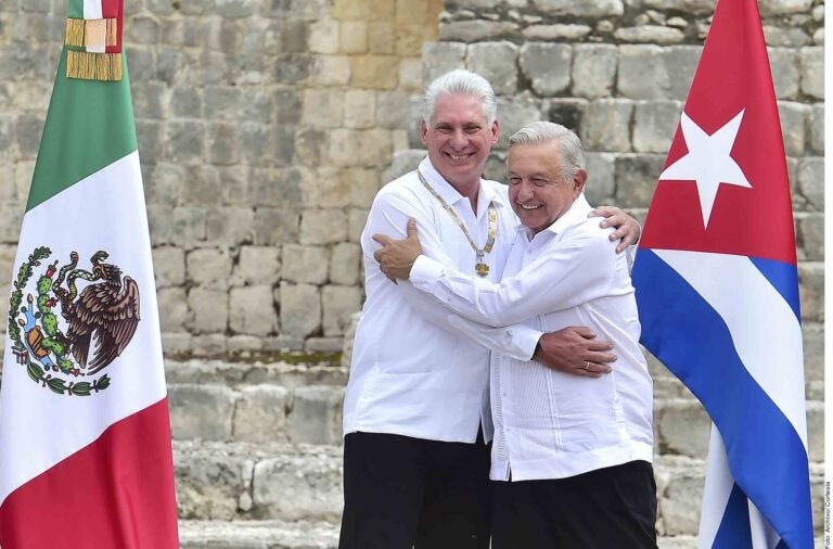 También regala la 4T libros de texto a Cuba