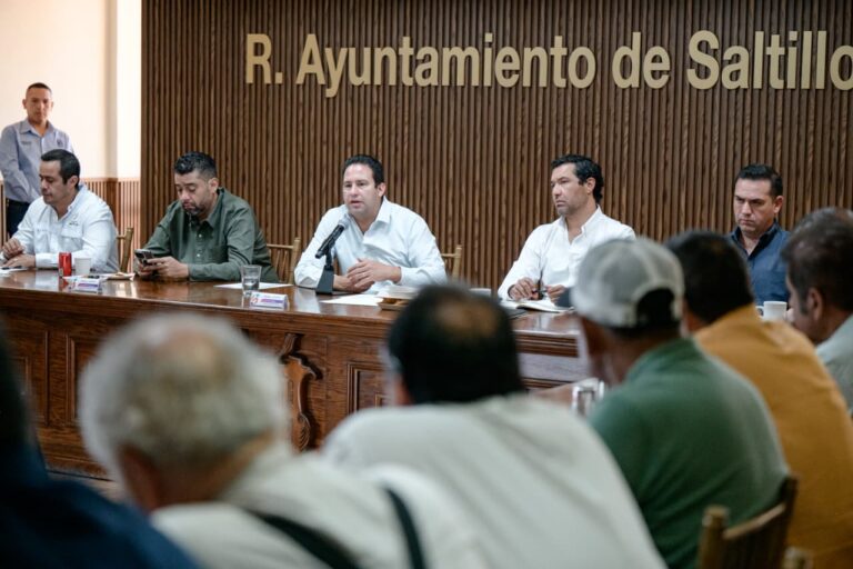 Acuerdan Javier Díaz y concesionarios de transporte, seguir trabajando en coordinación