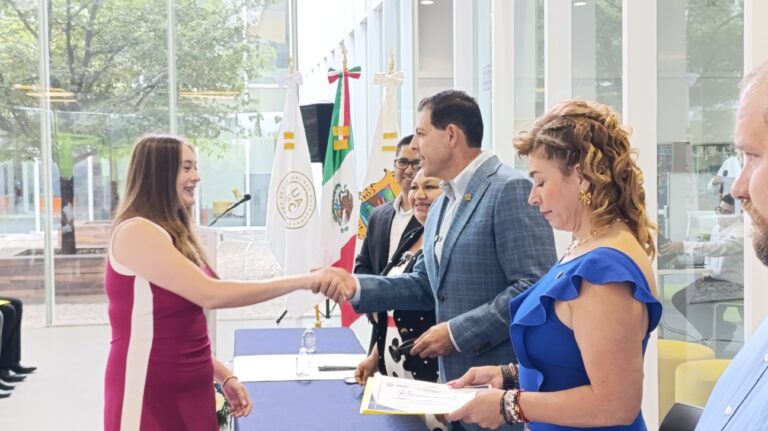 Aplicaría para alumnos de  bachilleratos incorporados a la UA de C  «Pase Directo» a licenciaturas por mejores promedios