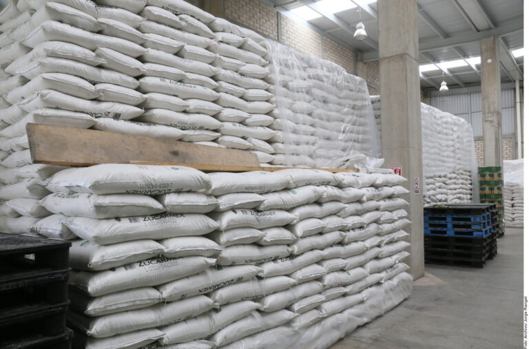 Azúcar enfrenta su peor crisis de precios en 25 años por importaciones