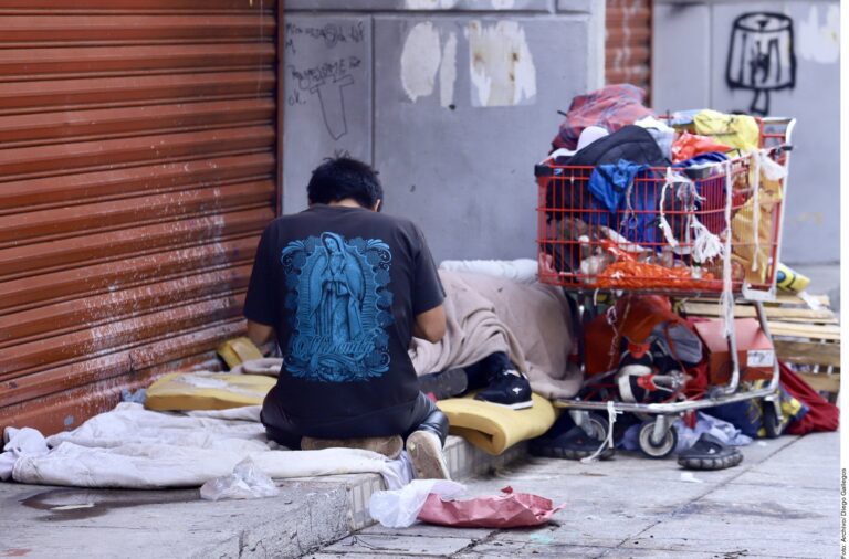 Baja a 29.6% población en pobreza en México