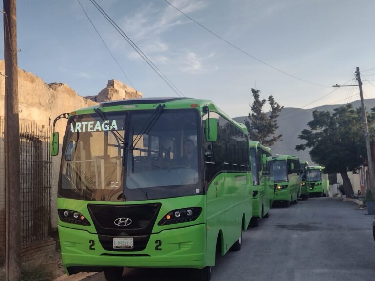 Buscan choferes para la ruta de transporte público de Arteaga