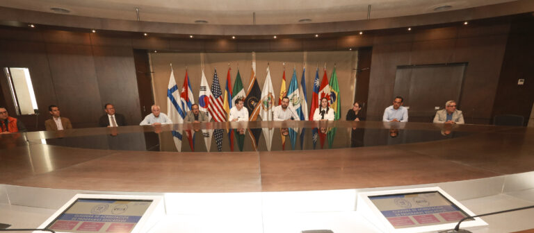 Concluye en la UA de C el Proceso de Evaluación por CIEES para la acreditación de ocho programas educativos en la Unidad Sureste