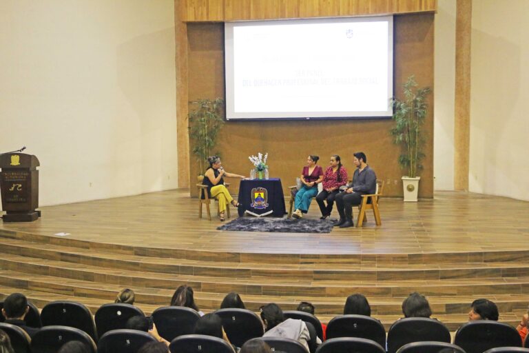 Conmemoran en la UA de C el Día Nacional del Trabajo Social con panel de profesionales