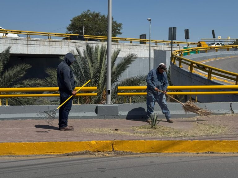 Dan mantenimiento integral al Nudo Mixteco, en Torreón