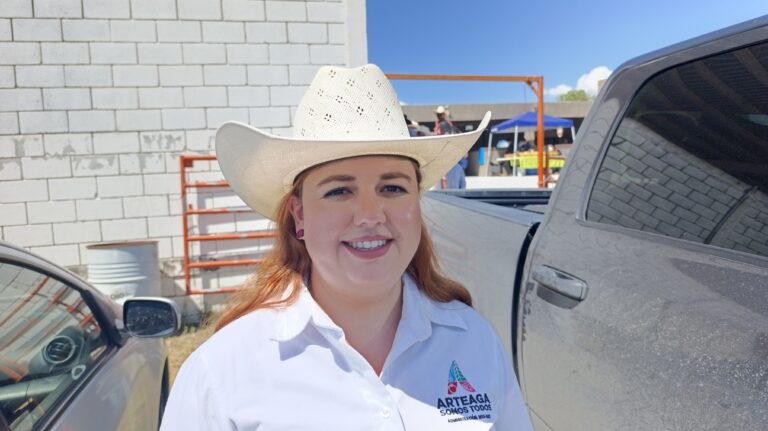 Educación en Arteaga está garantizada: alcaldesa Ana Karen Sánchez