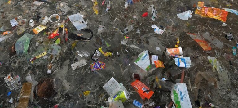 El comercio debe ser parte de las estrategias para acabar con la contaminación por plásticos