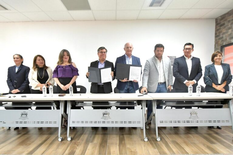 Firma Román Cepeda González firma convenio de colaboración con la Universidad Iberoamericana de Torreón