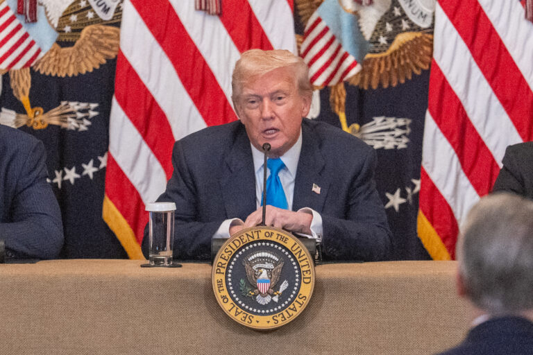 Trump da “tres o cuatro días” a Hamás para aceptar el alto al fuego en Gaza