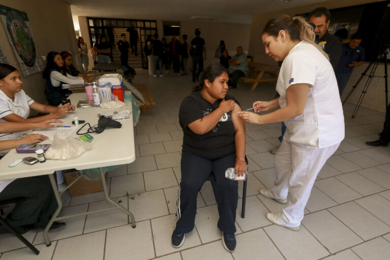 UA de C e IMSS inician Jornada de Vacunación contra Neumococo, Tétanos, Hepatitis B y VPH