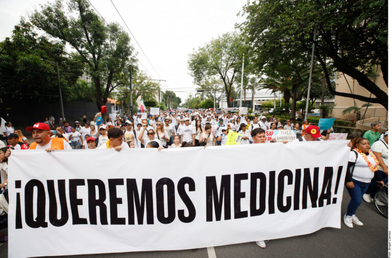 Marchan por falta de medicinas contra el cáncer….y culpa Sheinbaum a Calderón