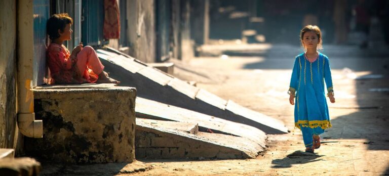 Más de la mitad de los niños en el mundo aún sufren castigos físicos, alerta la OMS