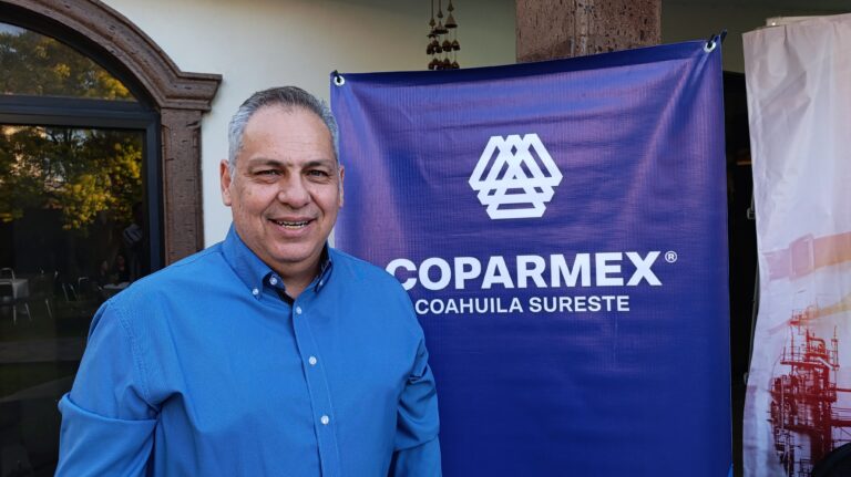 Motiva Tío Napo a jóvenes de Saltillo para emprender 