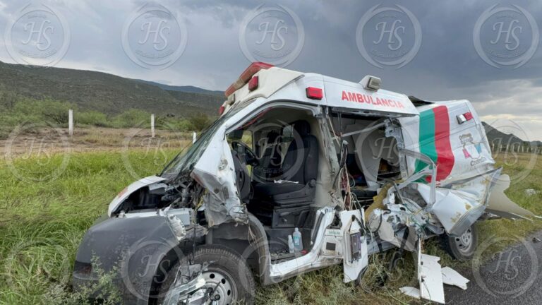 Muere bebé en accidente de ambulancia y trailer en la Saltillo-Torreón