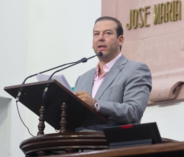 Plantea diputado Felipe González una mayor oferta educativa y vinculación en Tecnologías de la Información en Coahuila