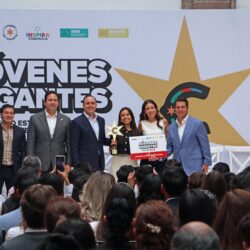 reciben universitarios 2