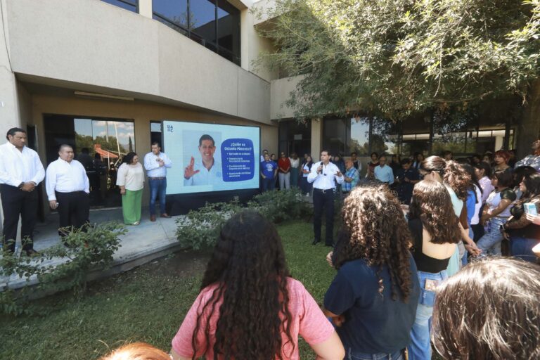 Rector de la UA de C se reúne con los alumnos de nuevo ingreso de la Facultad de Ciencia, Educación y Humanidades