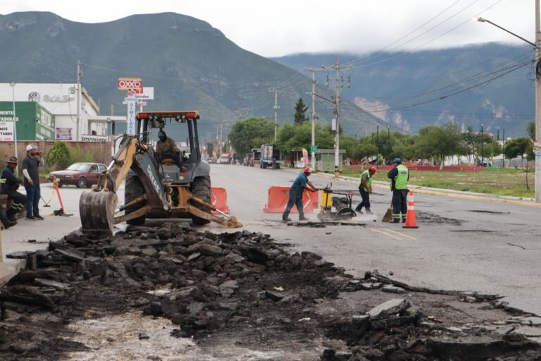 Rehabilita Gobierno de Saltillo asfalto dañado en Las Teresitas