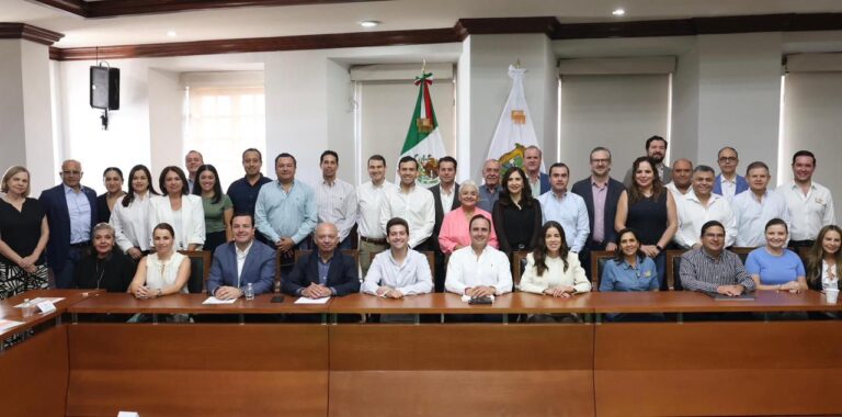 Reúne Manolo Jiménez a su gabinete para trabajar con todo en la segunda parte del 2025