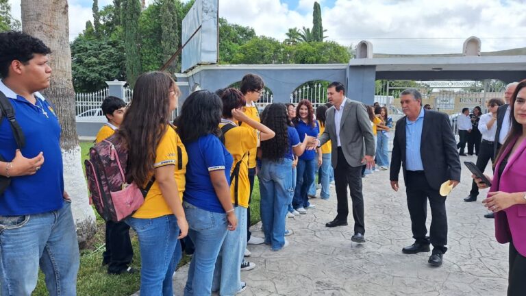 Rinde protesta director de la Escuela de Bachilleres “Dr. Y Gral. Jaime Lozano Benavides”, en Allende