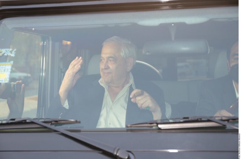 Se resiste Ancira a pagar a Pemex