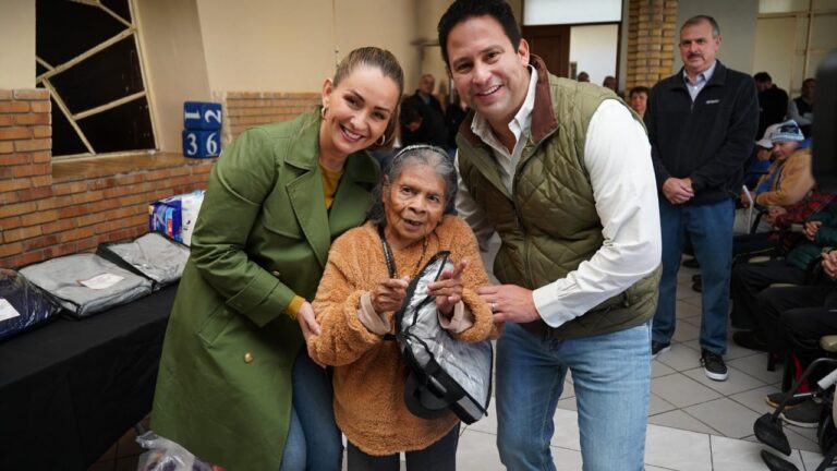 Sigue DIF Saltillo entregando «Apoyos de Corazón» a personas adultas mayores