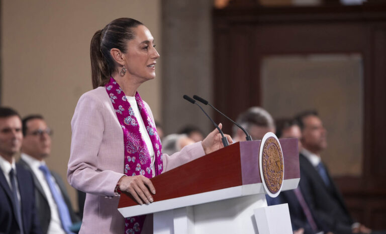 Tunde Sheinbaum a Corte por retirar dicho de Córdova de libros