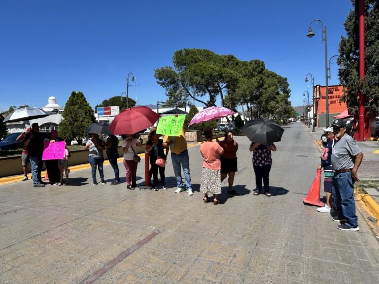 Vecinos de La Loma en Ramos Arizpe exigen a CFE restablecer la electricidad tras más de 48 horas de apagón