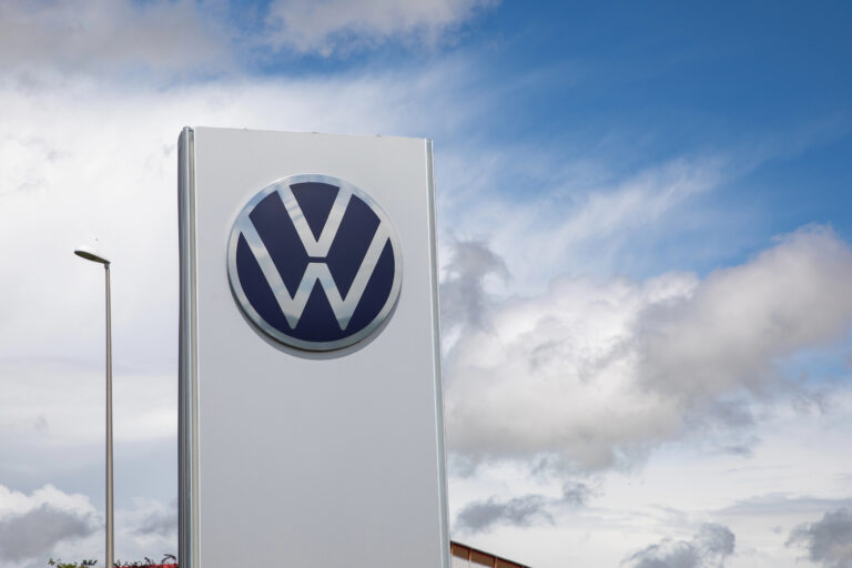 La planta de Volkswagen Puebla evita la huelga tras un acuerdo salarial con el sindicato