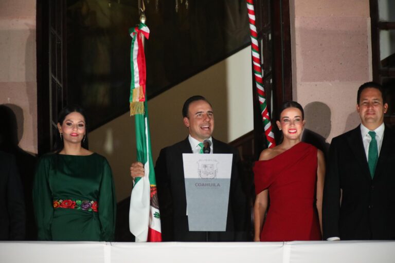 Encabeza Manolo el Grito en Plaza de Armas: ¡Viva la calidad de vida de Coahuila!   