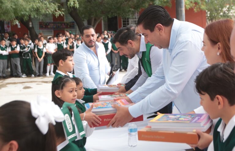 587 mil alumnos regresan a clases en Coahuila