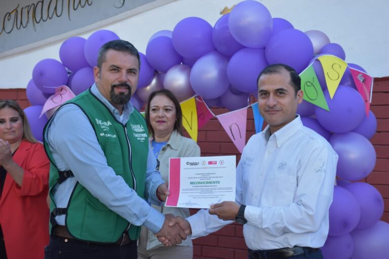AIERA y ZF Powertrain donan equipo de cómputo y mobiliario a secundaria en Ramos Arizpe