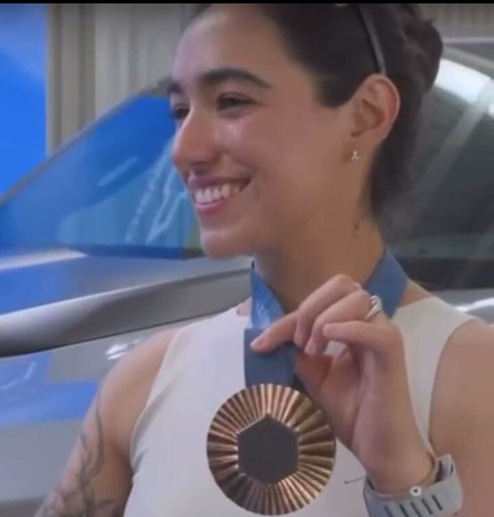 Ana Paula Vázquez, orgullo ramosarizpense, recibe homenaje de GM México